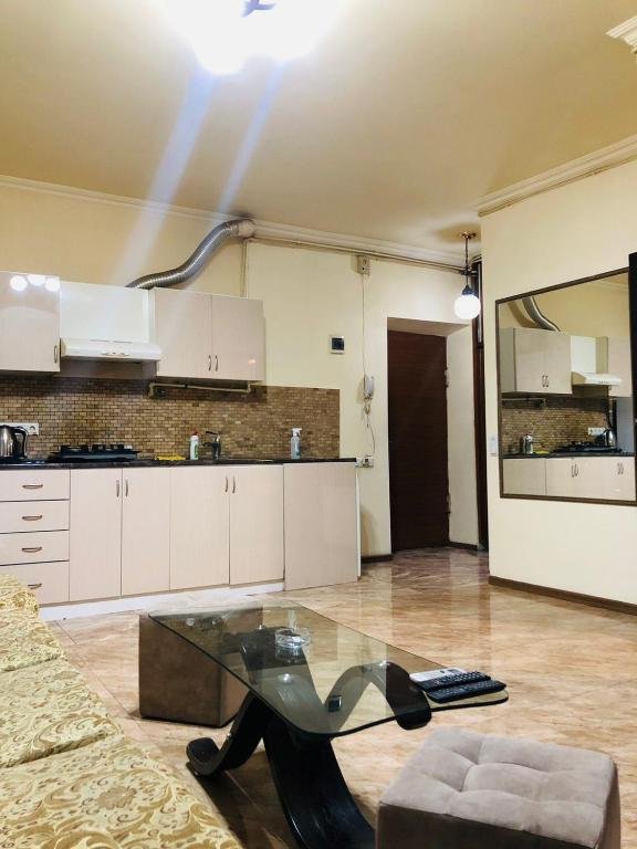 Ереван: Apartment in Zakyan Street