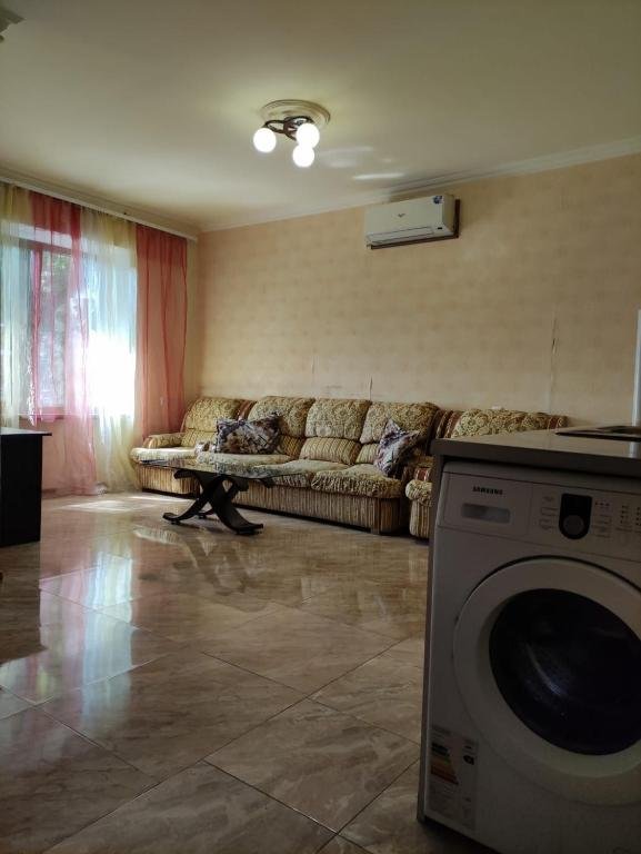 Ереван: Apartment in Zakyan Street