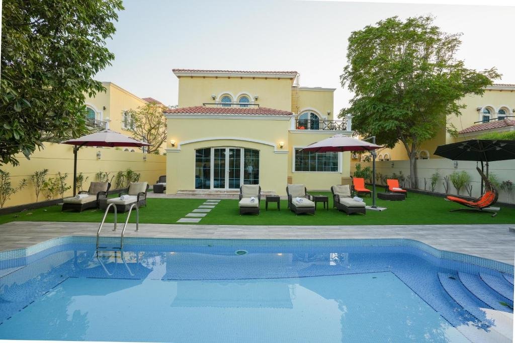 Дубай: 6 plus 1 Bdr Villa Jumeirah Park with Amz Climatized huge private pool - 5 min from Jbr beach