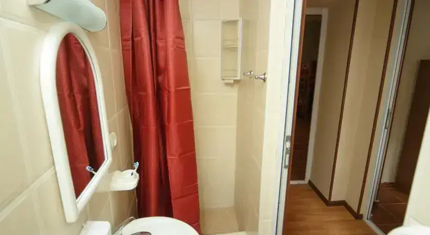Тбилиси: Red Wall Hostel
