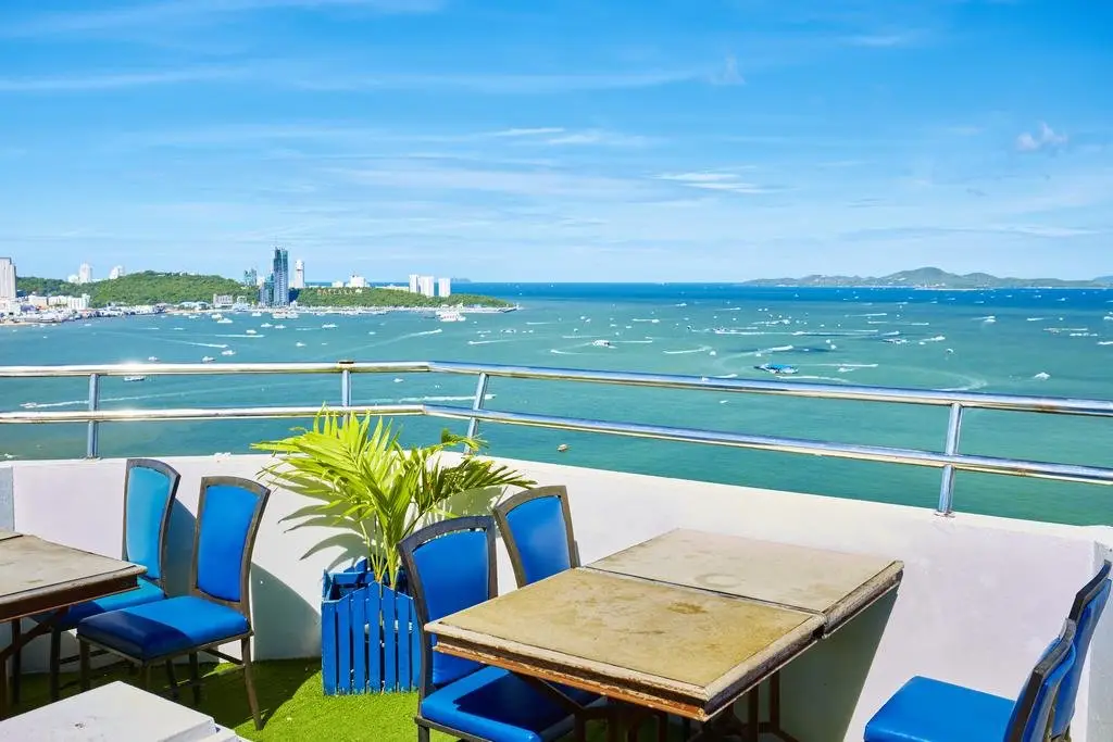 Паттайя: Markland Beachfront by Fantasea Beach