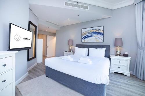 Дубай: 2BR ON PALM JUMEIRAH SHORELINE 20 - With Beach Access & a Complimentary Golf