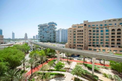 Дубай: 2BR ON PALM JUMEIRAH SHORELINE 20 - With Beach Access & a Complimentary Golf