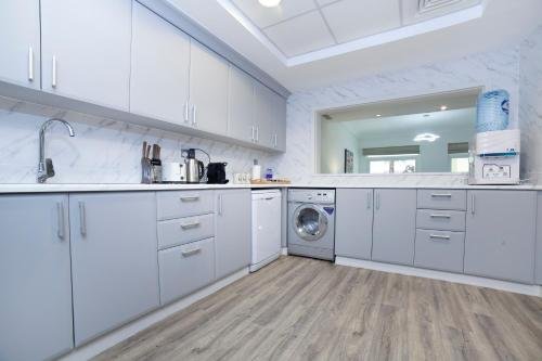 Дубай: 2BR ON PALM JUMEIRAH SHORELINE 20 - With Beach Access & a Complimentary Golf