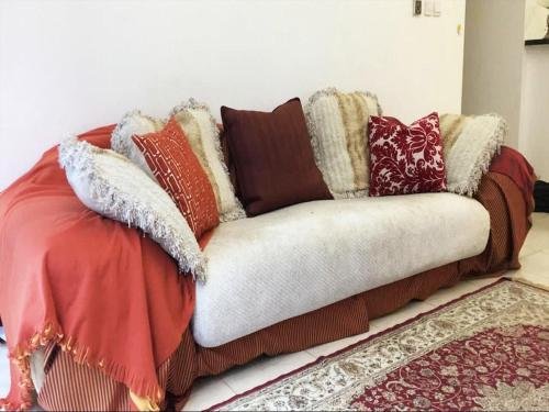 Дубай: The Dubai Holiday Home, spacious 2 Bedroom Apartment, podium landscape view