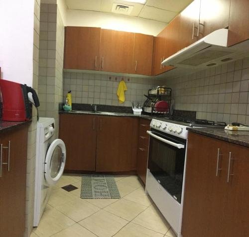 Дубай: The Dubai Holiday Home, spacious 2 Bedroom Apartment, podium landscape view