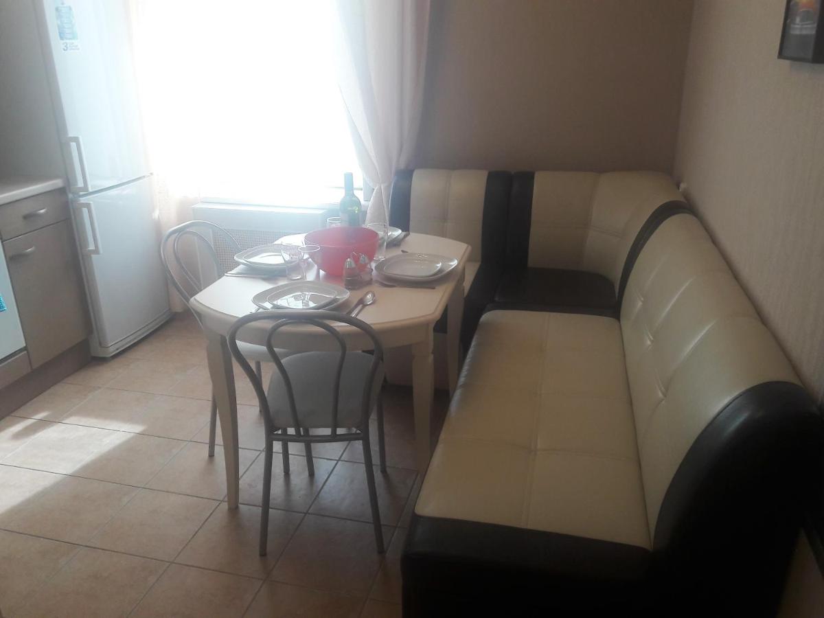 Санкт-Петербург: Apartments on Malaya Balkanskaya 26