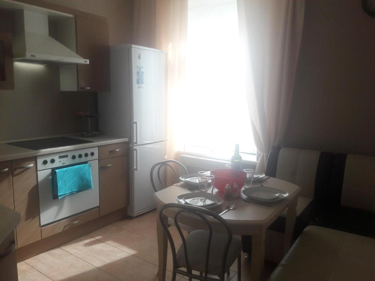 Санкт-Петербург: Apartments on Malaya Balkanskaya 26
