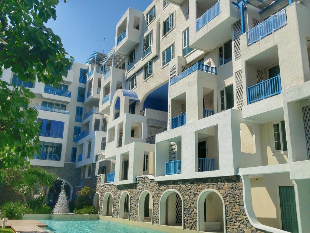 Хуахин: Chelona huahin beachfront condominium