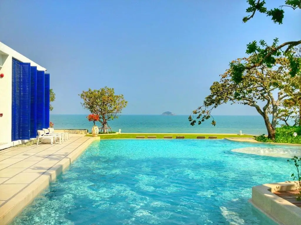 Хуахин: Chelona huahin beachfront condominium