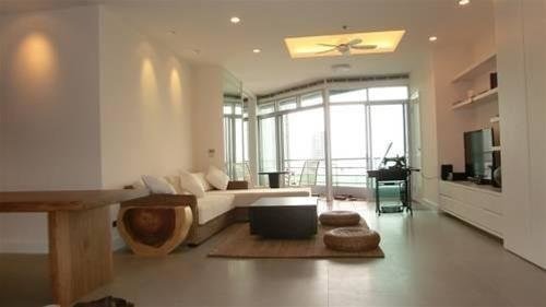 Бангкок: Two Bedroom Riverside Apartment