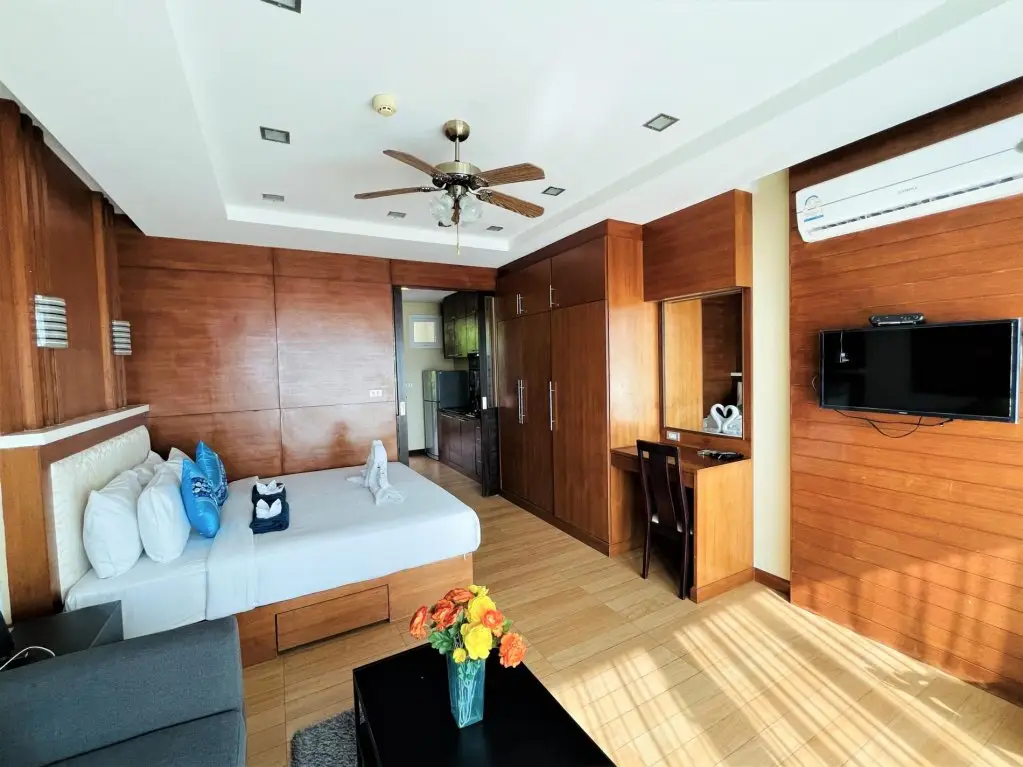 Seaview apartment near Karon beach, rooftop pool & parking! — фото 1