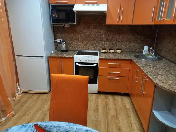 Курск: Aday Apartments (Эдэй Апартаменты) на проспекте Победы 36