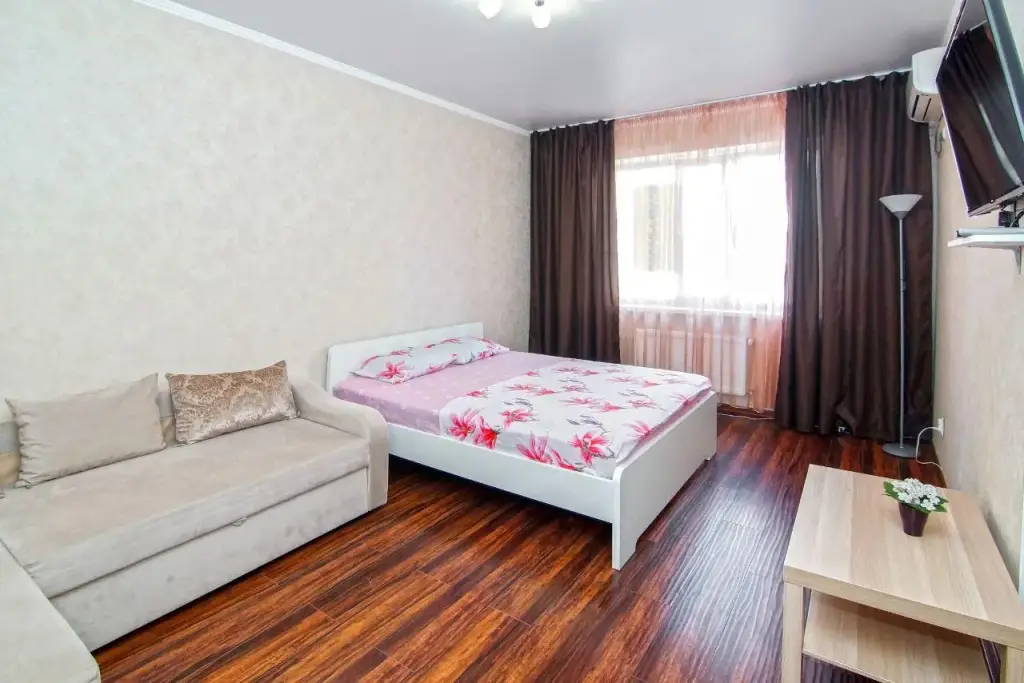 Краснодар: Family Apartments (Фэмили Апартментс) на улице Восточно-Кругликовская 28/1