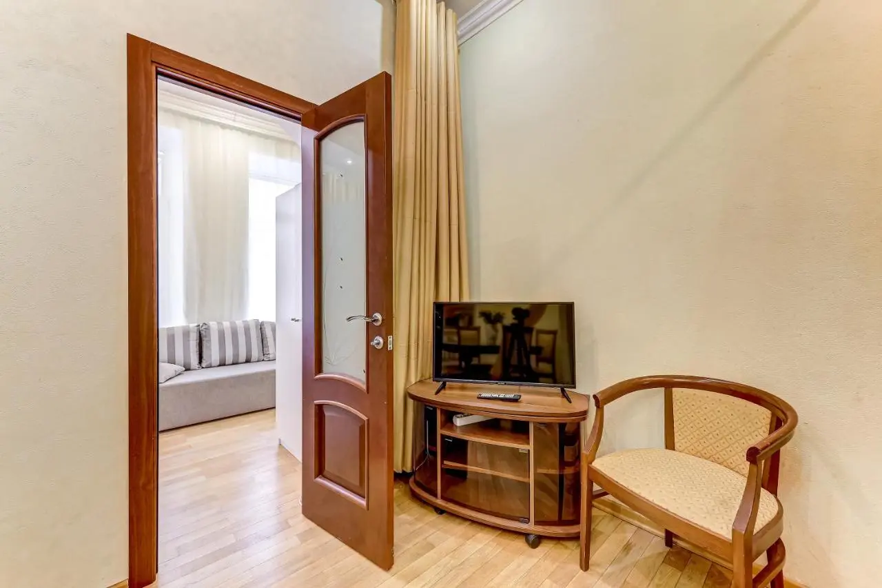 Sukhaparina: Enjoy St Isaak Square 3BR Apartment