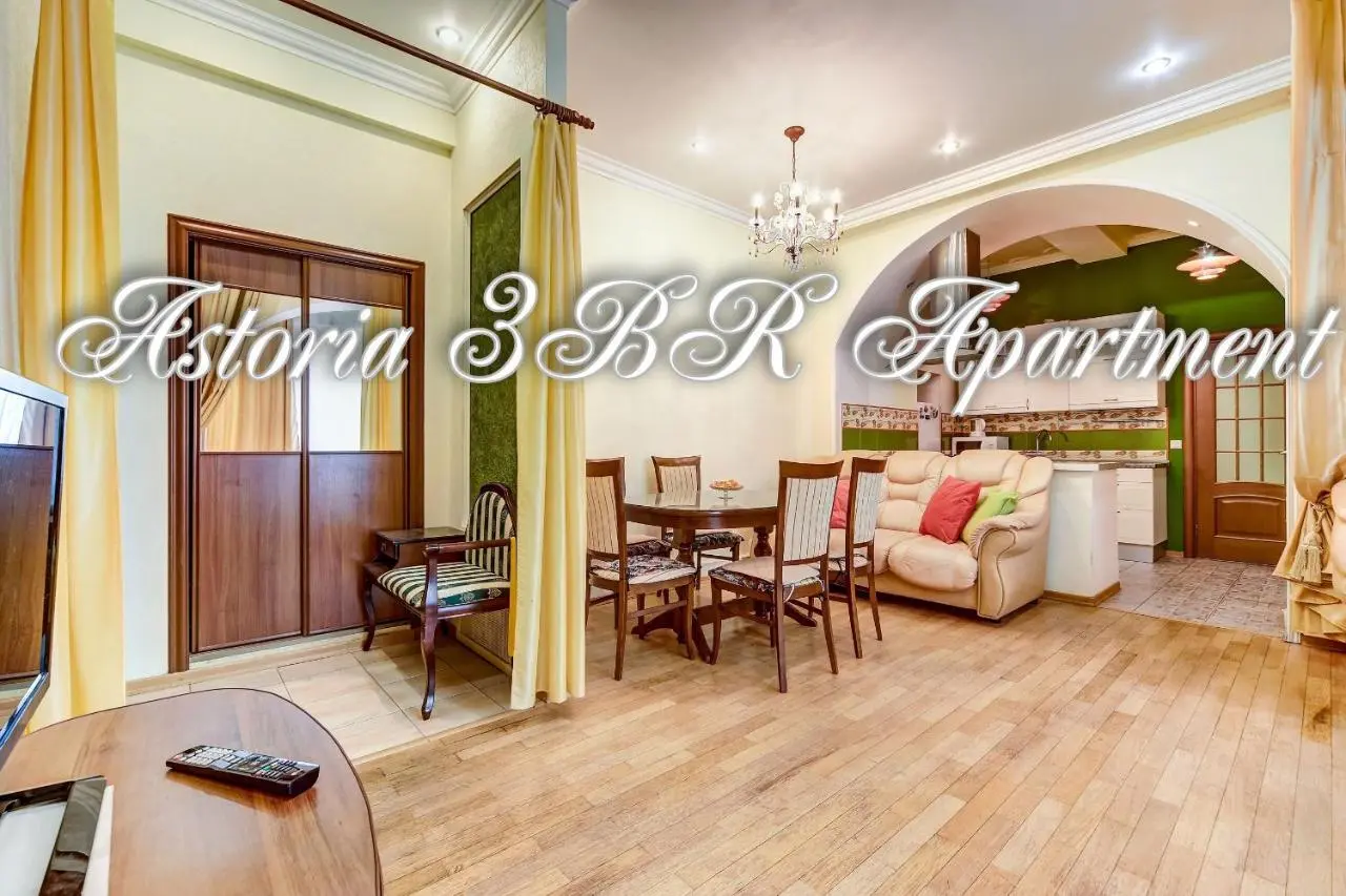 Sukhaparina: Enjoy St Isaak Square 3BR Apartment