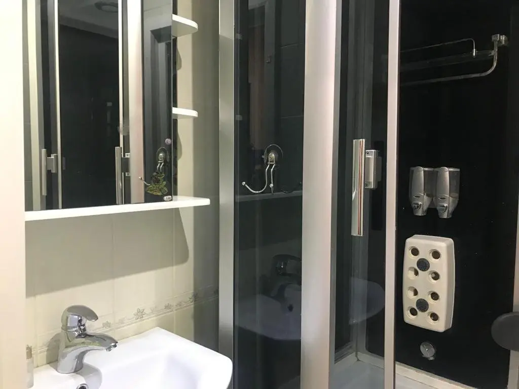 Павлодар: Kvartira Na Nazarbaeva 32 Apartments
