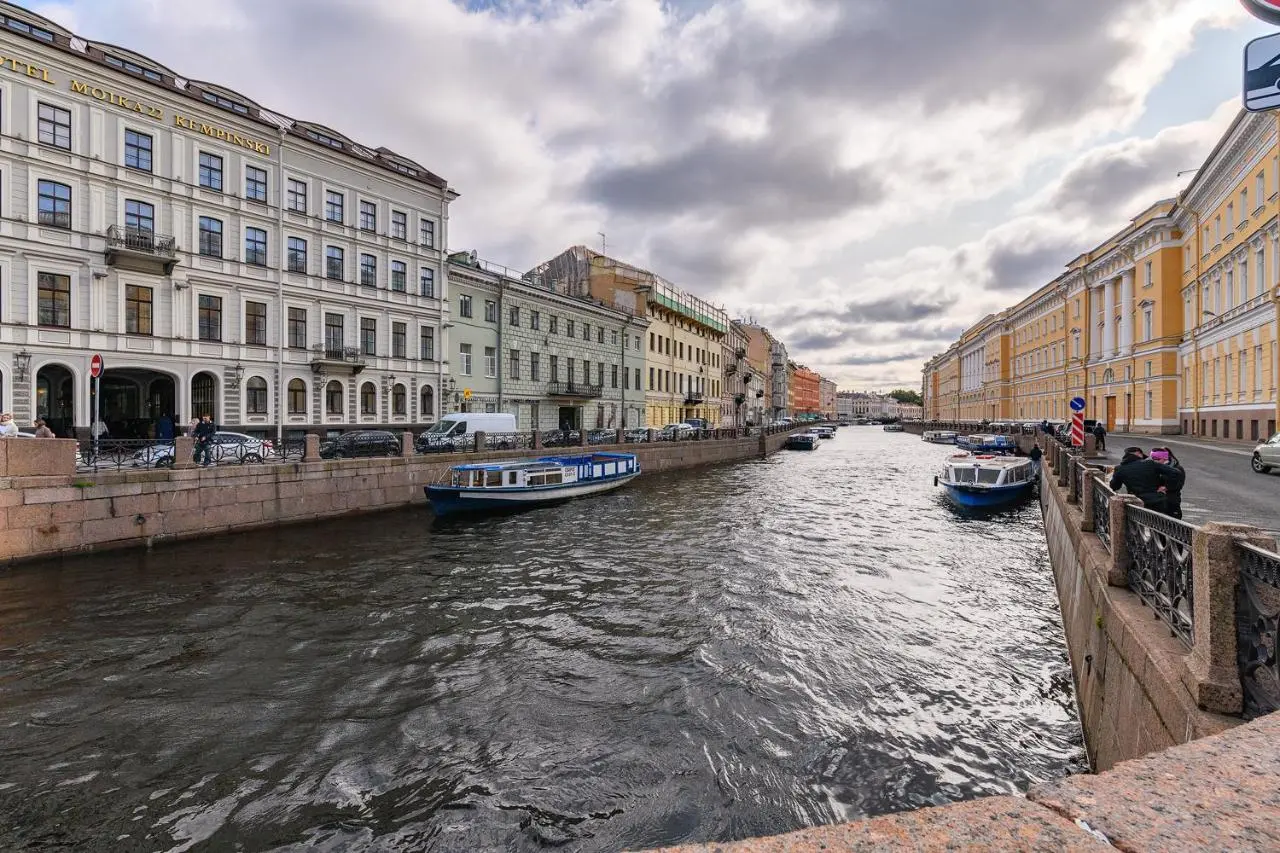 Санкт-Петербург: Sutki Rent у Дворцовой площади