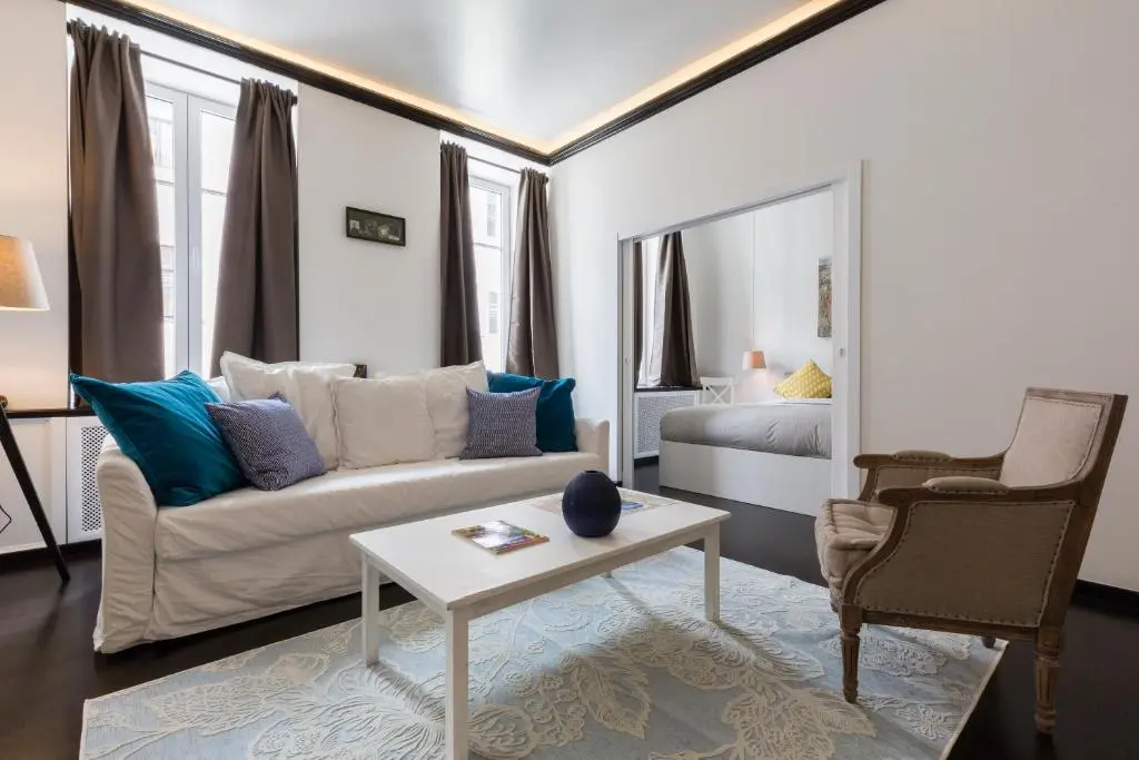 Санкт-Петербург: Peter the Great Apartments on Rubinshteyna