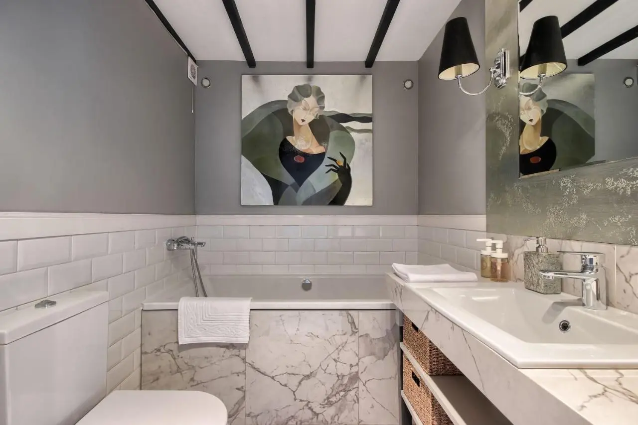 Sukhaparina: Loft hut