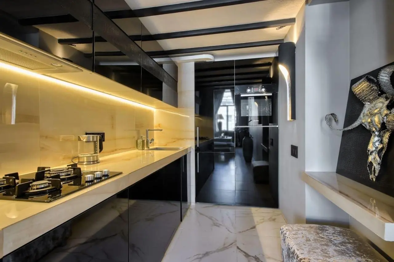 Sukhaparina: Loft hut