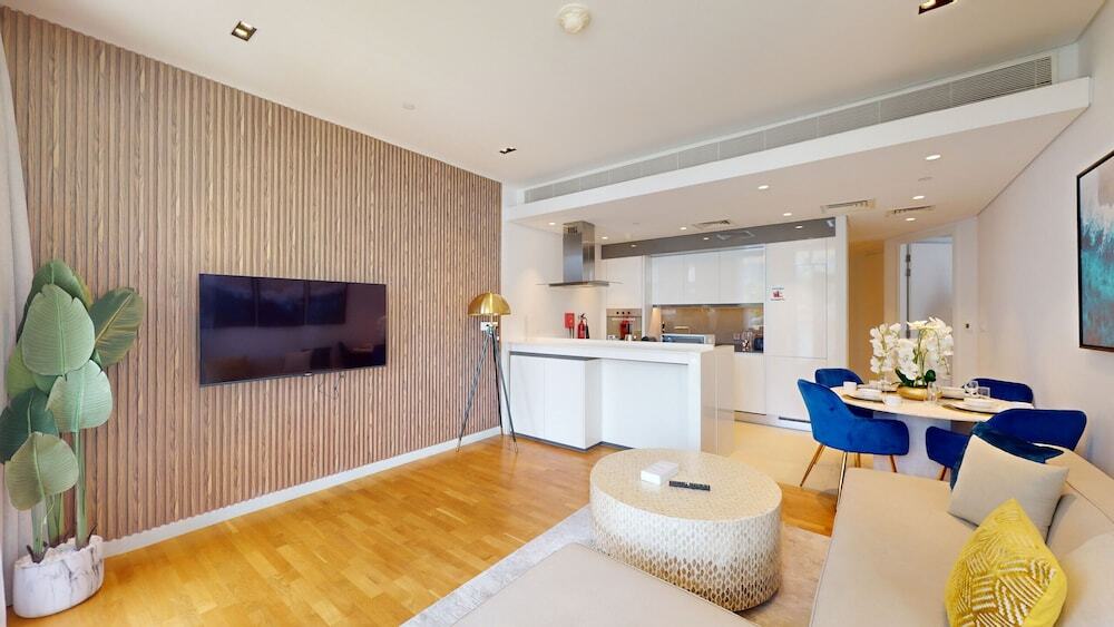 Дубай: JBR- Bluewaters Bldg 3 202