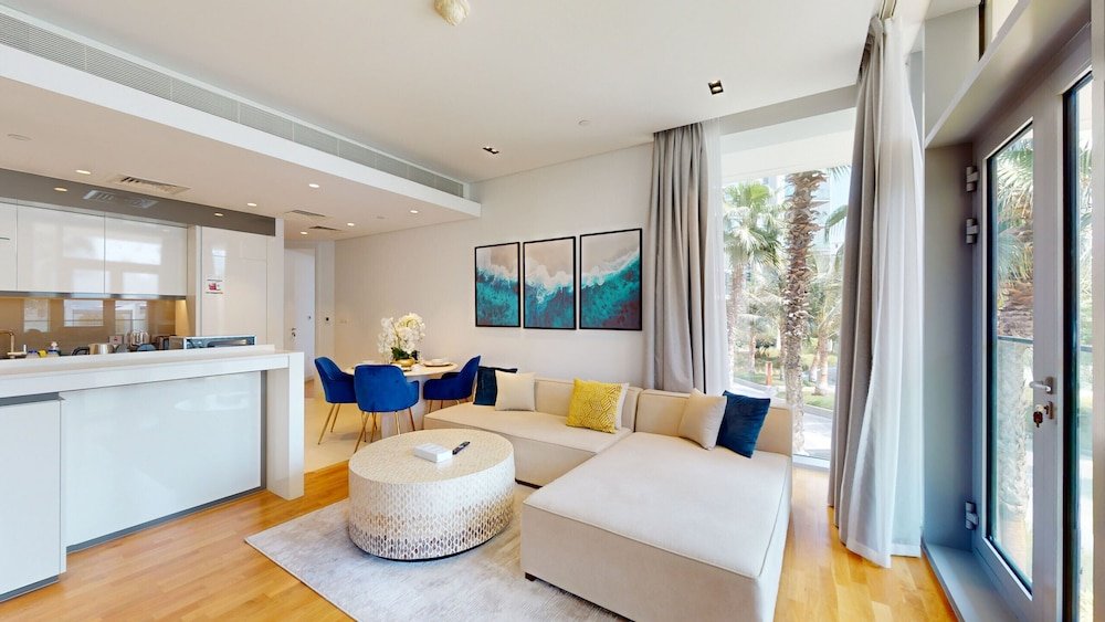 Дубай: JBR- Bluewaters Bldg 3 202