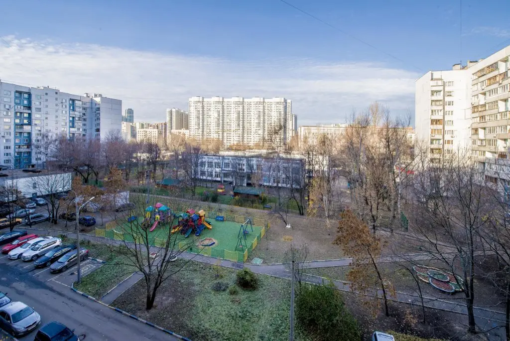Москва: Дом у метро на улице Академика Челомея