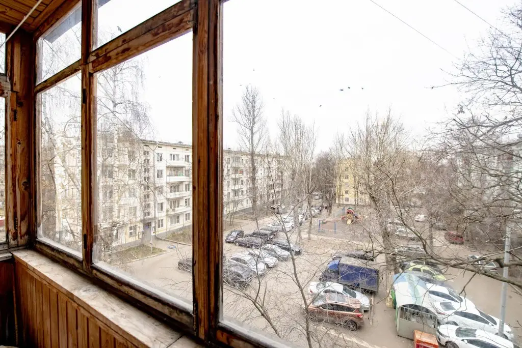 Москва: Дом у метро на улице Гарибальди