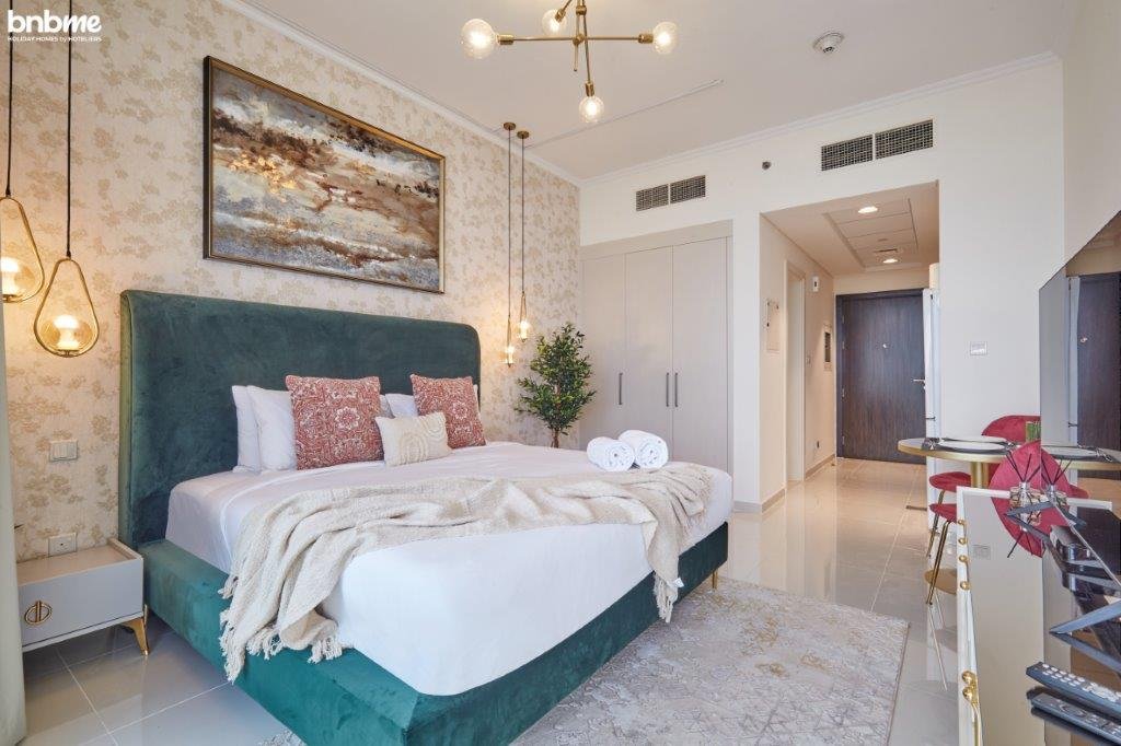 Апартаменты bnbmehomes | Chic Studio in Damac Hills-2807 — фото 1