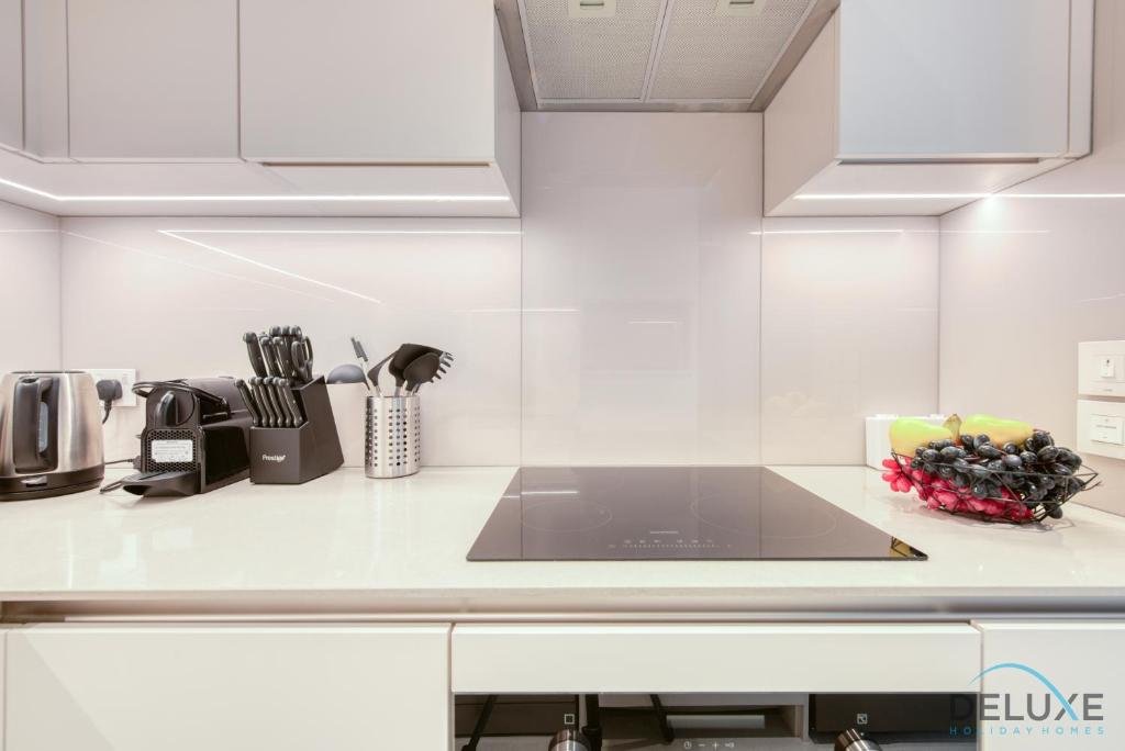 Дубай: Calm 1BR at The Address Residences JBR by Deluxe Holiday Homes