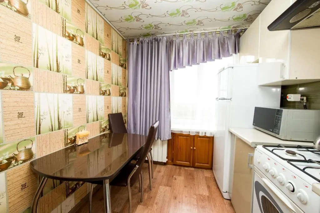 Курск: Aday Apartments (Эдэй Апартаменты) на улице Радищева 86