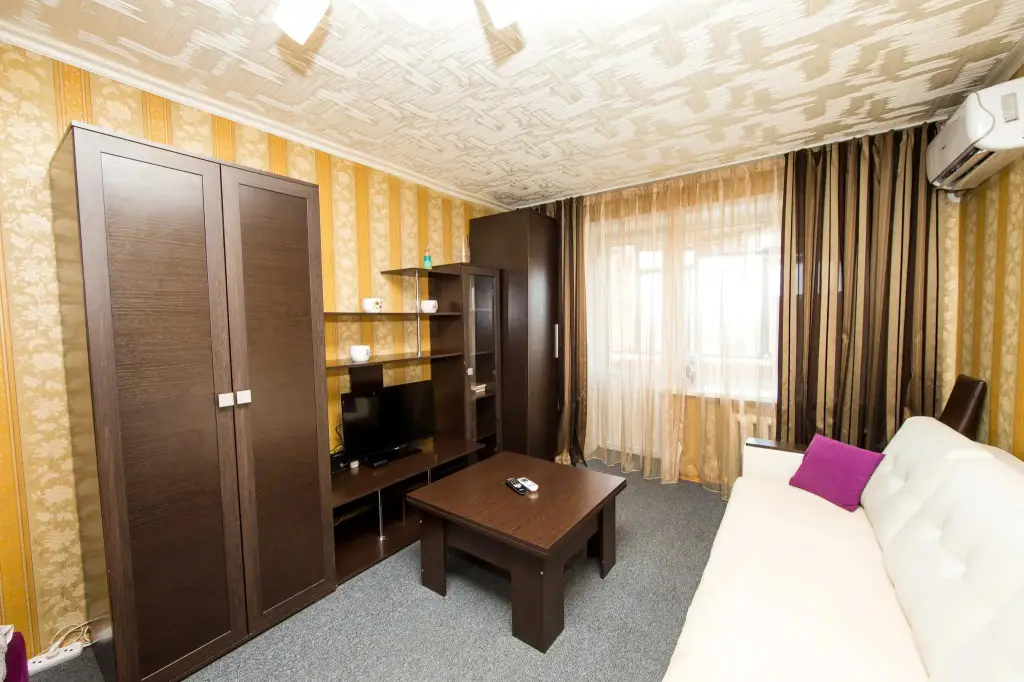 Курск: Aday Apartments (Эдэй Апартаменты) на улице Радищева 86
