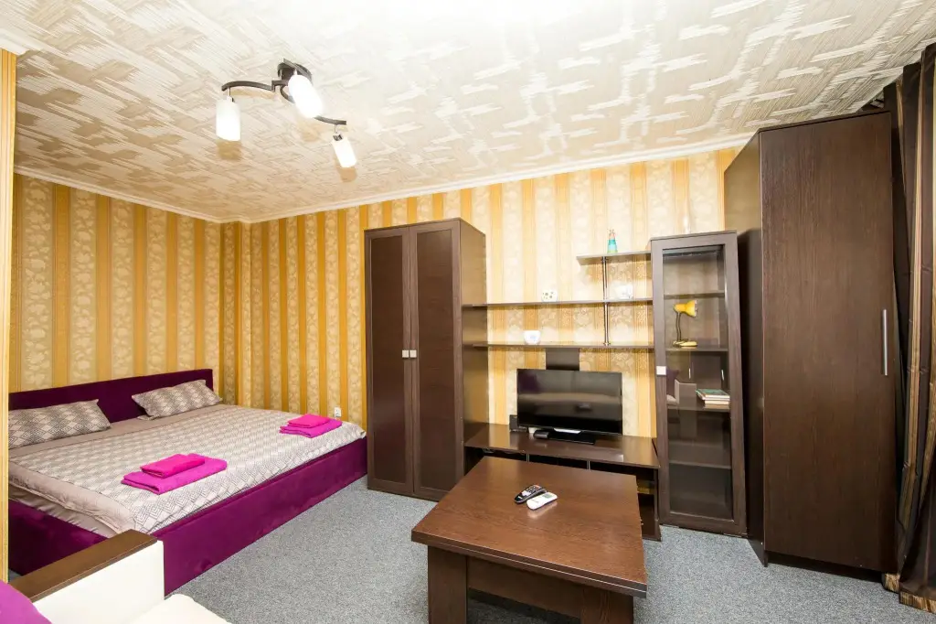Курск: Aday Apartments (Эдэй Апартаменты) на улице Радищева 86