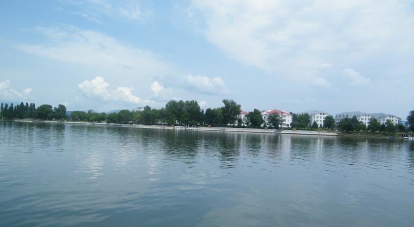 Душети: Bazaleti Lake