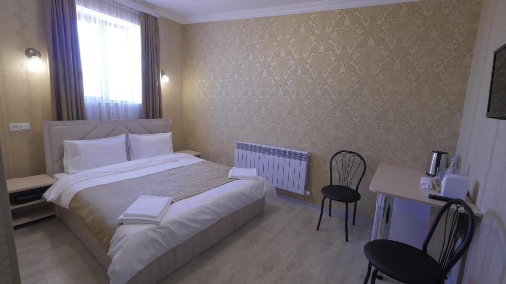 Гюмри: Gyumri Guest House /GGH/