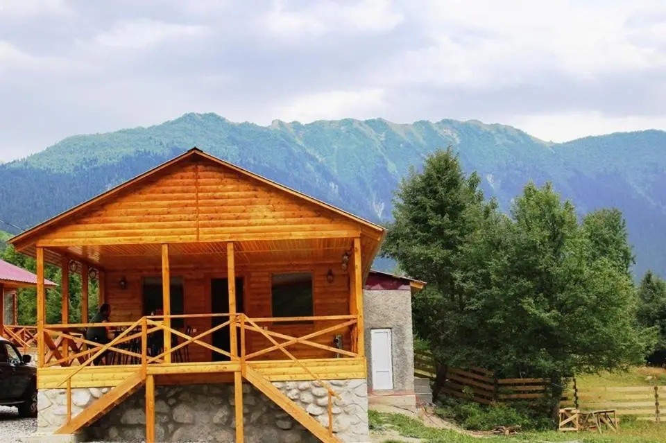 Местиа: Hotel Ushba Hill