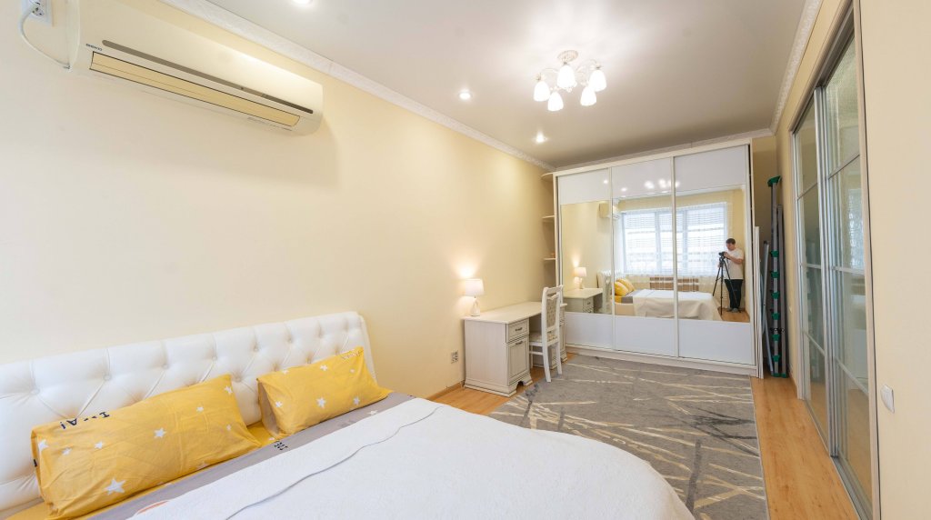 Павлодар: Elitnyie Na Isinalieva 1 Apartments