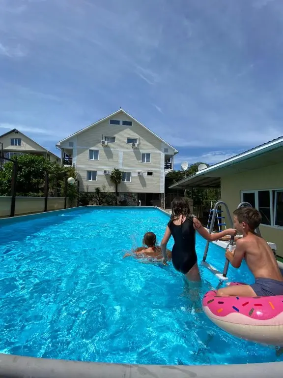 Лоо: Guest House Alexandria