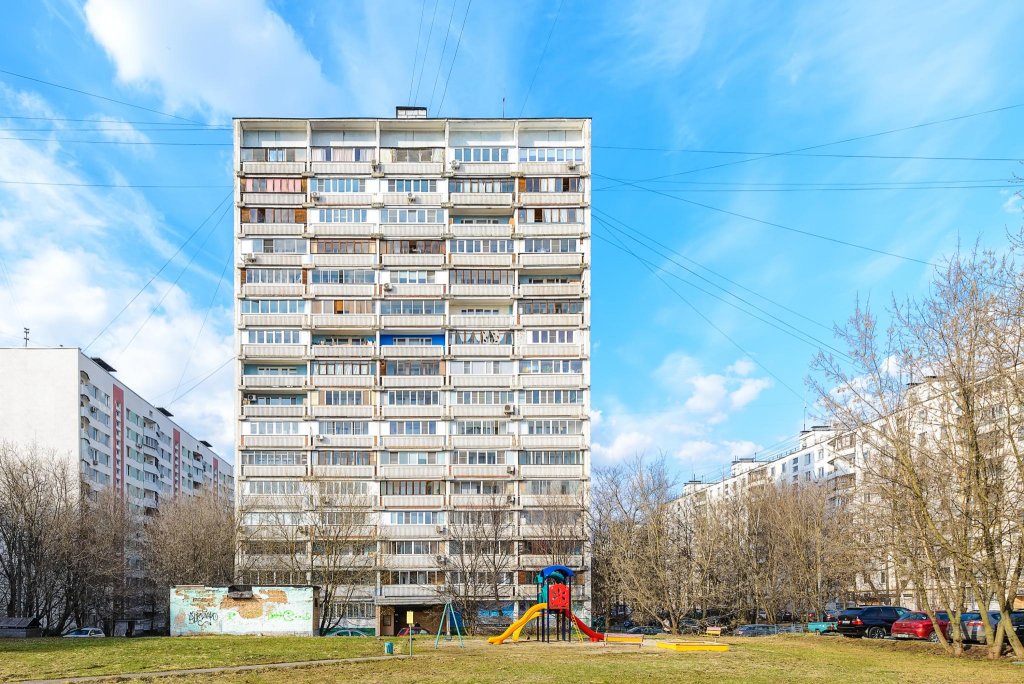 The House Near The Metro Station On 26 Baku Commissars Street — фото 1