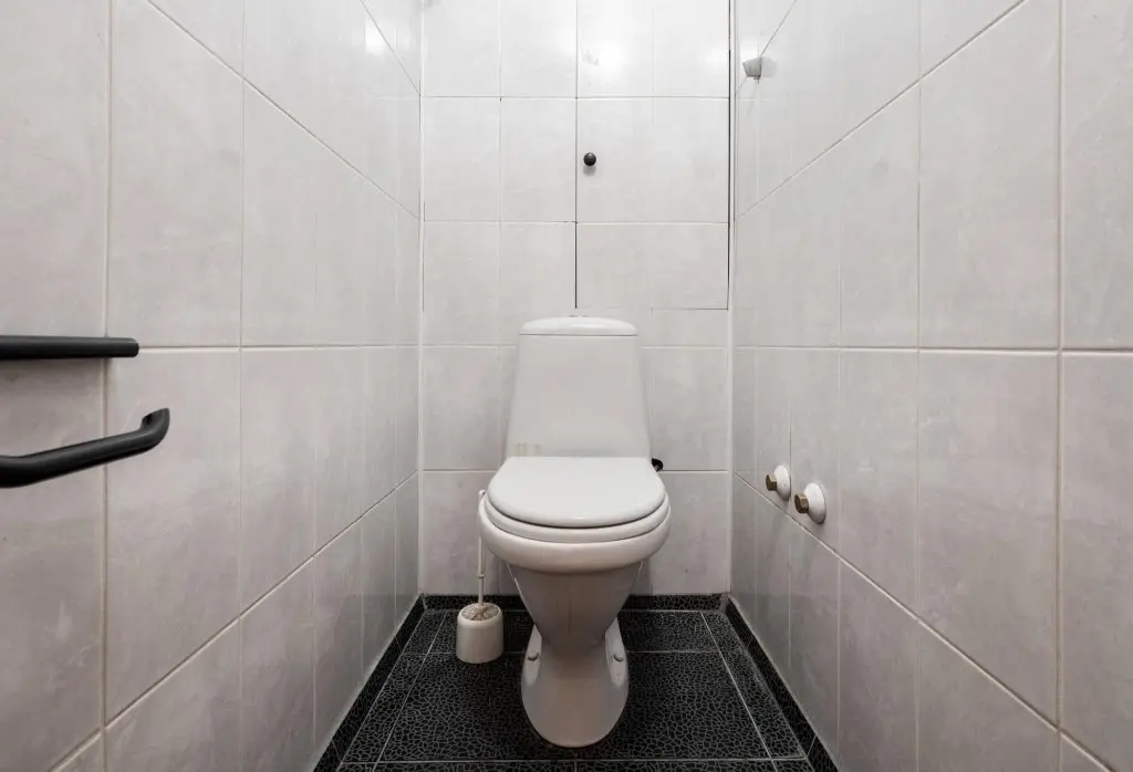 Москва: Дом у метро на улице Введенского