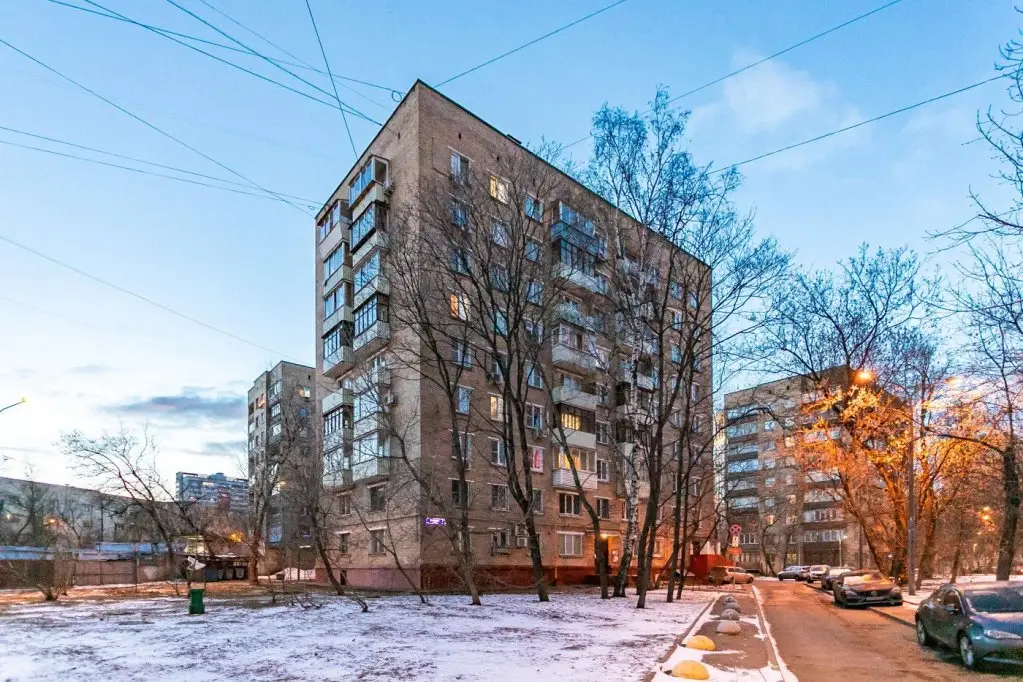 Москва: Дом у метро на улице Верхняя 1