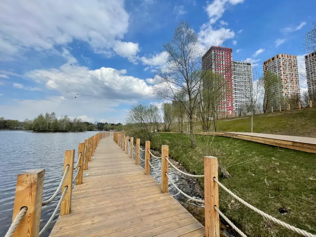 Москва: Спутник на улице Липовой Рощи 4 корпус 2