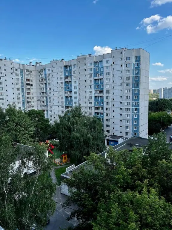 Москва: Sunny Days(Sunny Days) On The Street Kustanayskaya 7 Building 3