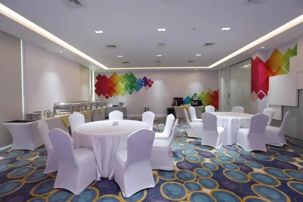eStay Hotel — фото 1
