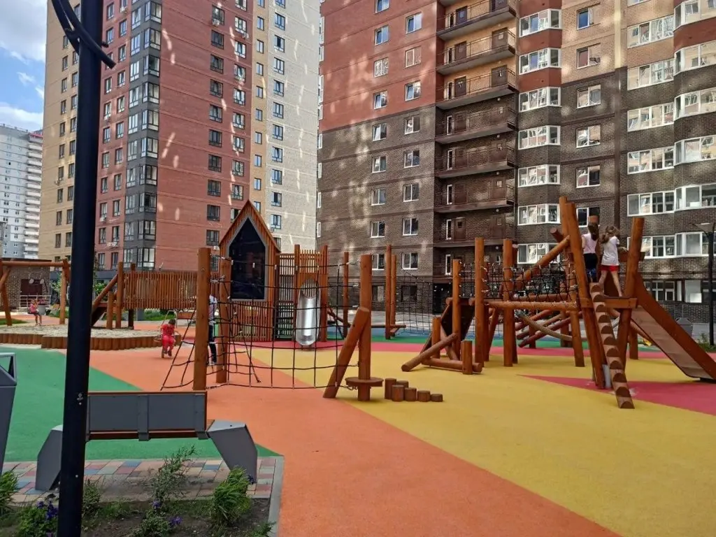 Ростов-на-Дону: Девушка и Журавль