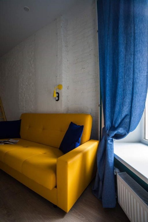Санкт-Петербург: Чей Чемодан на улице Правды