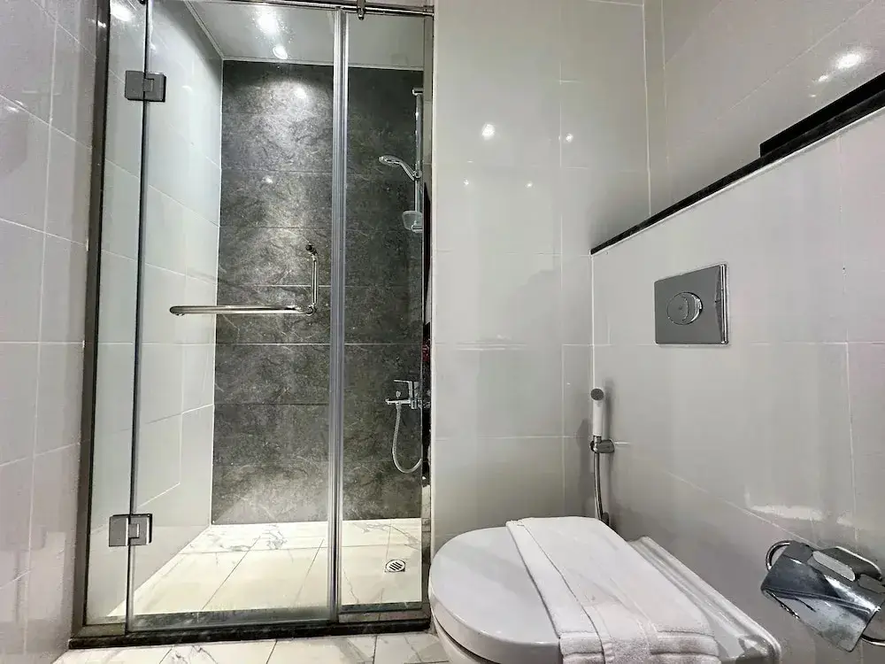 Дубай: Al Habtoor City - Amna Tower 5808