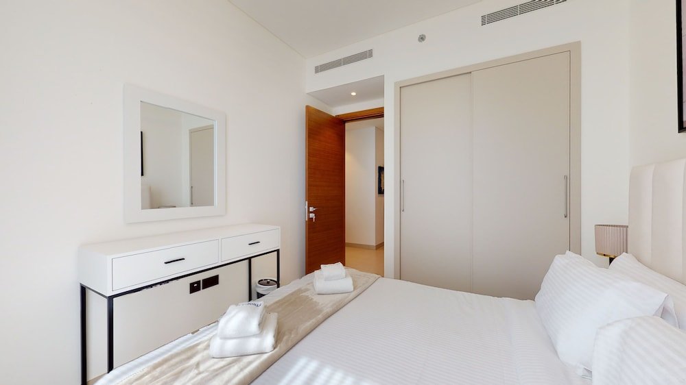 Дубай: Al Meydan - Creek Vista Reserve A 2210
