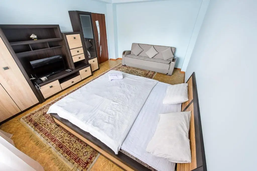 Алматы: Apartment оn Makatayeva 5 b